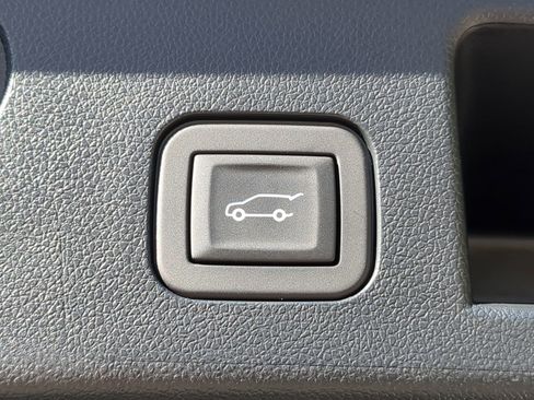 Used 2025 Chevrolet Equinox ACTIV w/ Convenience Package III image 39