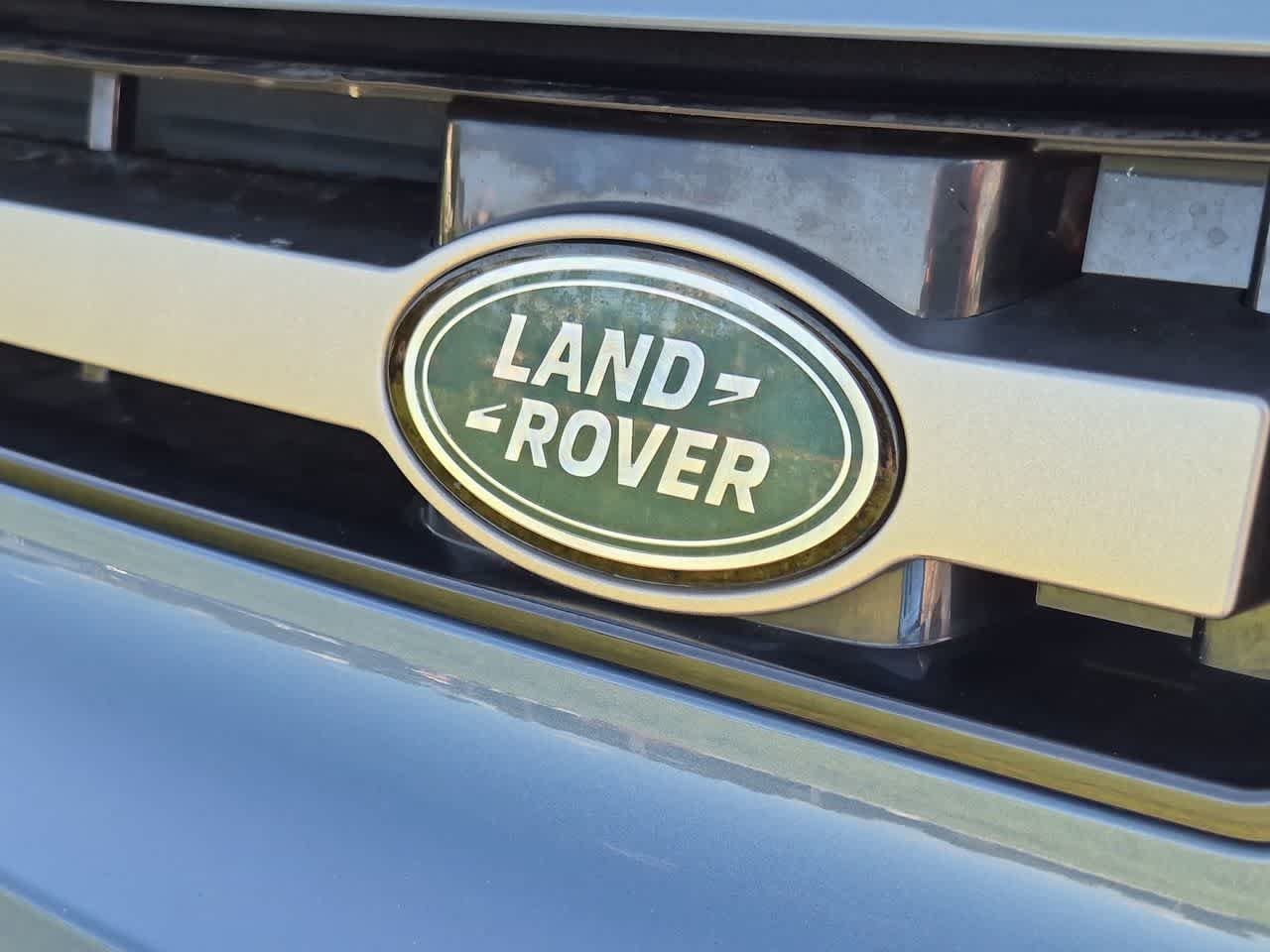 Certified 2025 Land Rover Defender 110 X-Dynamic SE AWD/4WD image 13
