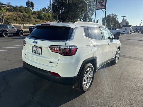 Certified 2025 Jeep Compass Latitude image 8