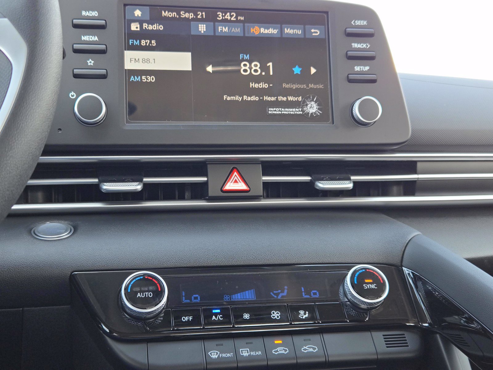 New 2026 Hyundai Elantra Hybrid FWD image 17
