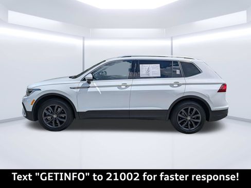 Used 2022 Volkswagen Tiguan SE w/ Panoramic Sunroof Package FWD image 5
