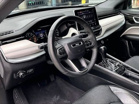 Used 2023 Jeep Compass Limited AWD/4WD image 13
