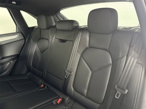 Certified 2025 Porsche Macan image 21
