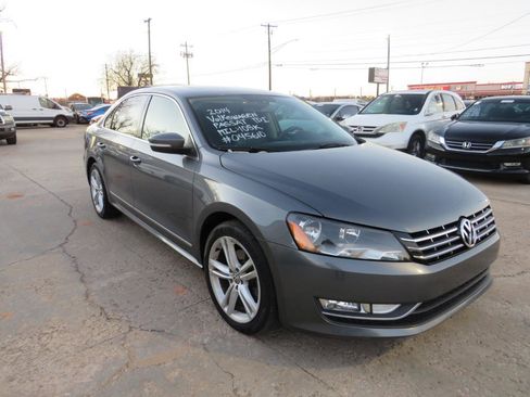 Used 2014 Volkswagen Passat TDI SEL Premium FWD image 3