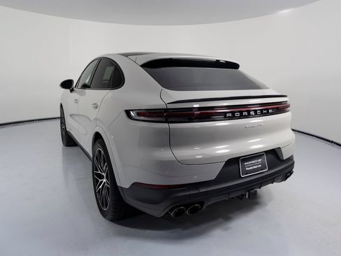 Certified 2024 Porsche Cayenne Coupe AWD/4WD image 3