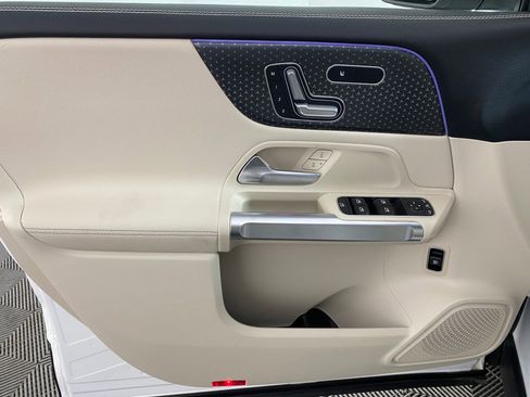 New 2025 Mercedes-Benz GLB 250 4MATIC image 11