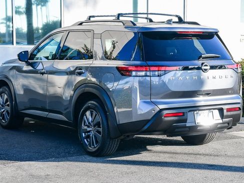 Used 2024 Nissan Pathfinder SV image 4