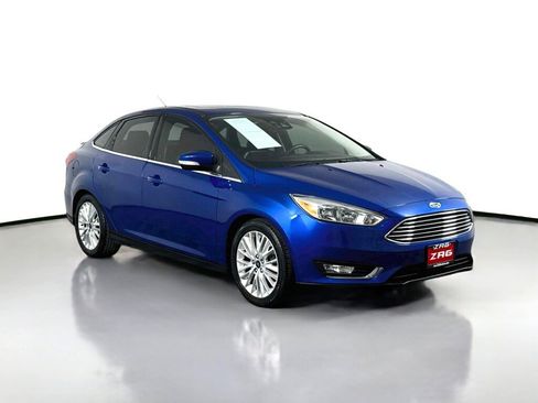 Used 2018 Ford Focus Titanium w/ Titanium Technology Package FWD image 7