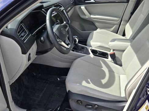 Certified 2022 Volkswagen Tiguan SE FWD image 10