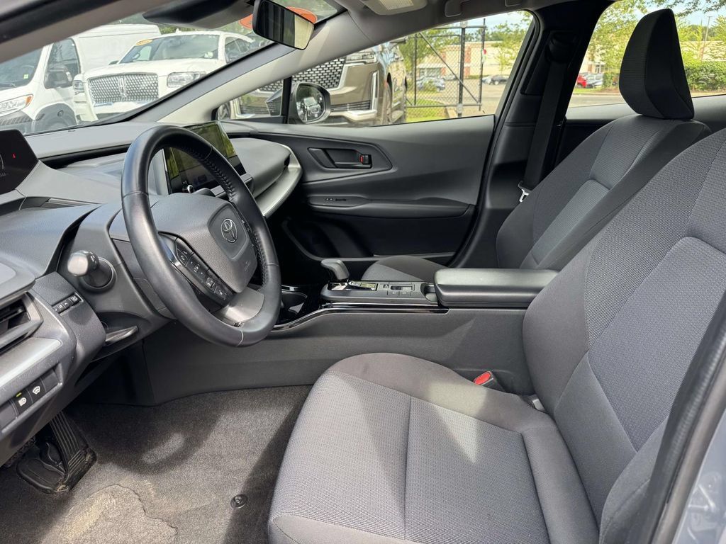 Used 2024 Toyota Prius LE FWD image 17