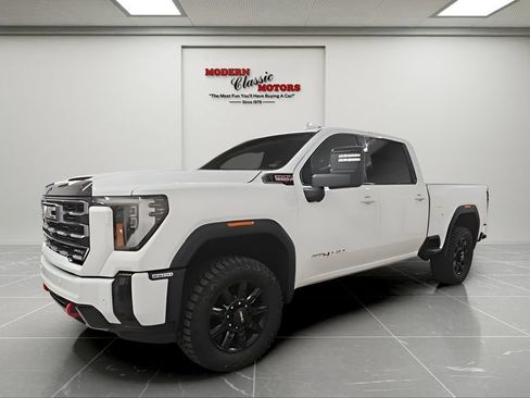 Used 2025 GMC Sierra 2500 AT4 AWD/4WD image 3