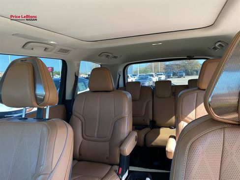 Used 2025 INFINITI QX80 Sensory image 10