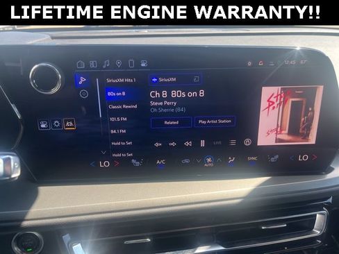 Used 2025 Chevrolet Traverse LT image 23