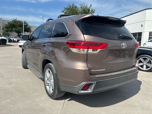 Used 2018 Toyota Highlander Limited FWD image 4