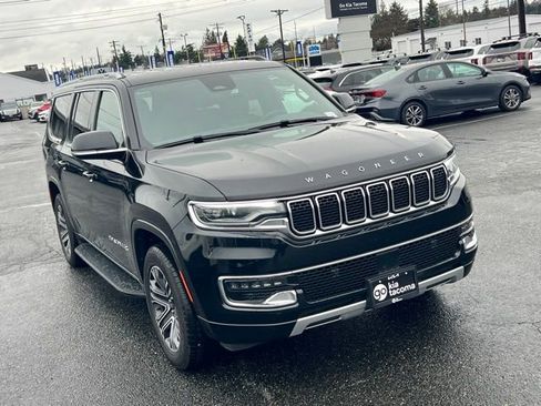 Used 2024 Jeep Wagoneer L Series II w/ Flexible Seating Group image 3