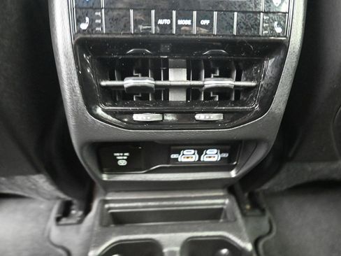 Used 2021 Jeep Grand Cherokee L Limited AWD/4WD image 11