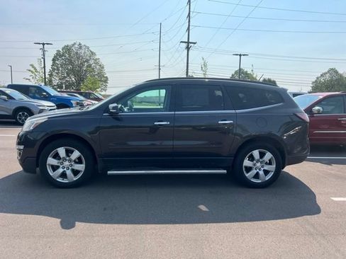 Used 2017 Chevrolet Traverse LT w/ Style and Technology Package FWD image 7