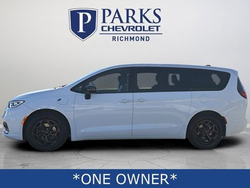 Used 2024 Chrysler Pacifica Select image 5