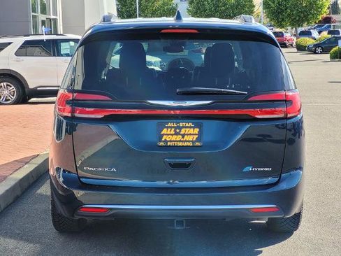 Used 2022 Chrysler Pacifica Touring-L FWD image 5