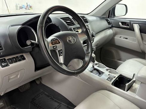 Used 2013 Toyota Highlander SE AWD/4WD image 12