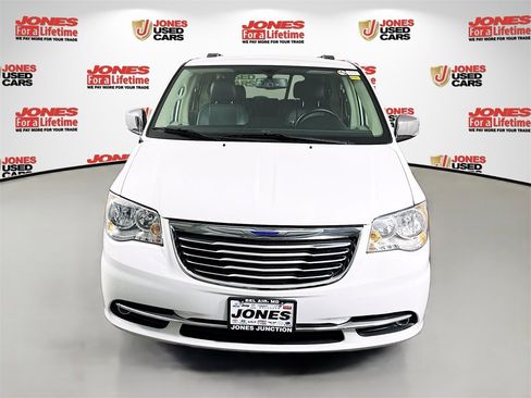 Used 2014 Chrysler Town & Country Touring-L w/ Driver Convenience Group image 12