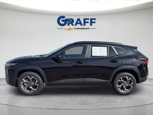 Used 2025 Chevrolet Trax LT w/ Driver Confidence Package FWD image 3