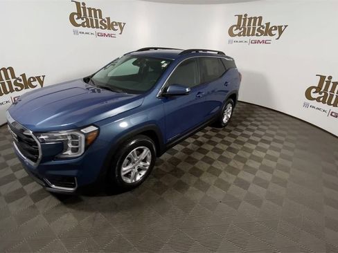 Used 2024 GMC Terrain SLE w/ Driver Convenience Package image 4