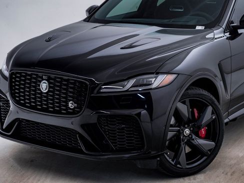 Used 2025 Jaguar F-PACE SVR image 4