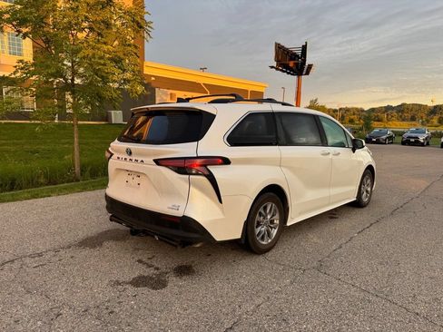 Used 2022 Toyota Sienna XLE FWD image 15