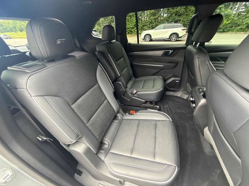 Used 2025 Buick Enclave Sport Touring FWD image 29