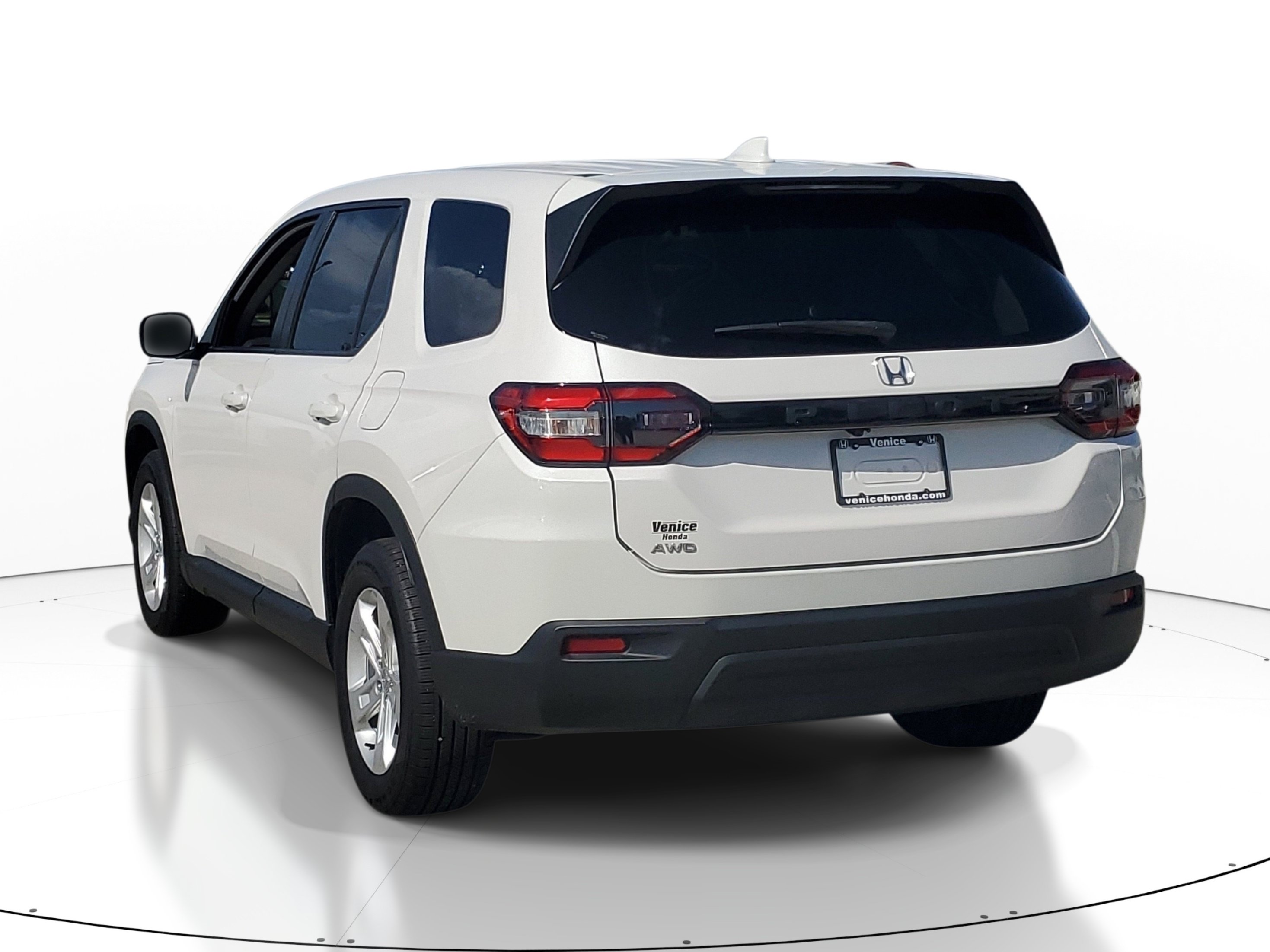 Used 2023 Honda Pilot LX image 4