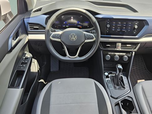 Certified 2023 Volkswagen Taos SE FWD image 11