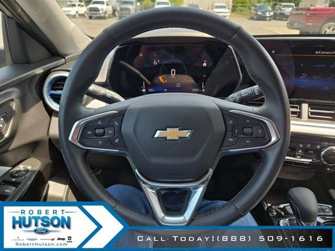 Used 2025 Chevrolet Trax LT w/ Driver Confidence Package FWD image 12