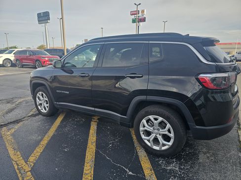 Used 2024 Jeep Compass Latitude AWD/4WD image 3