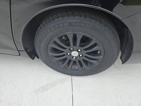 Used 2011 Toyota Sienna XLE FWD image 7