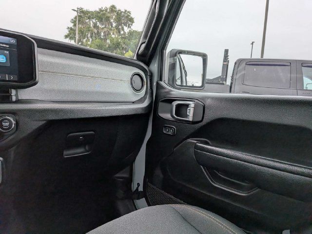 Used 2024 Jeep Wrangler Unlimited AWD/4WD image 17