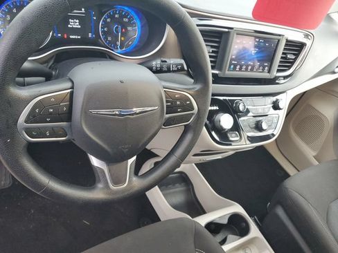 Used 2020 Chrysler Voyager LX FWD image 12