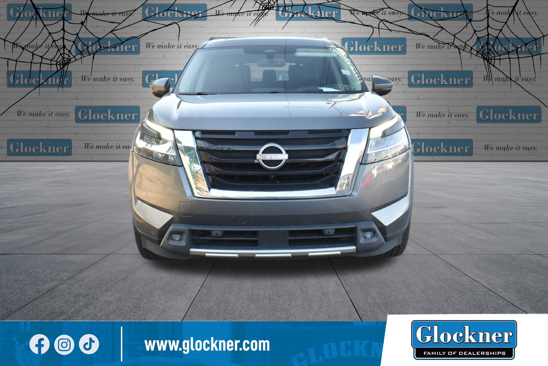 Used 2022 Nissan Pathfinder Platinum w/ Cargo Package AWD/4WD image 2