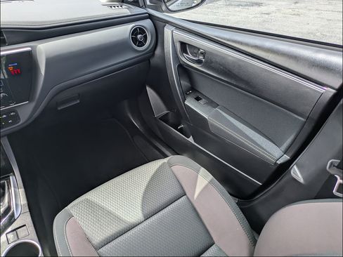 Used 2018 Toyota Corolla LE FWD image 17