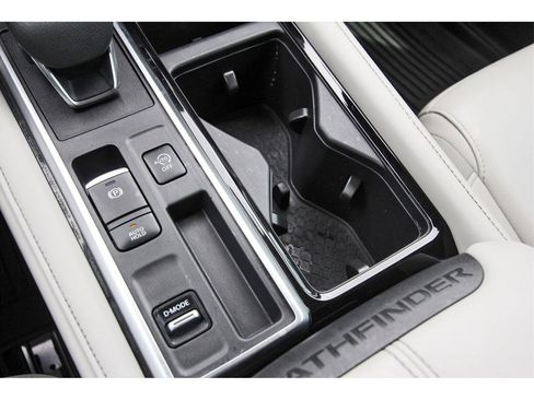 Used 2023 Nissan Pathfinder SL image 30