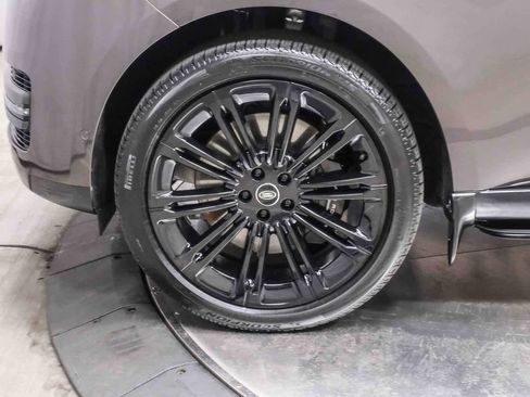 Used 2025 Land Rover Range Rover Long Wheelbase Autobiography image 10