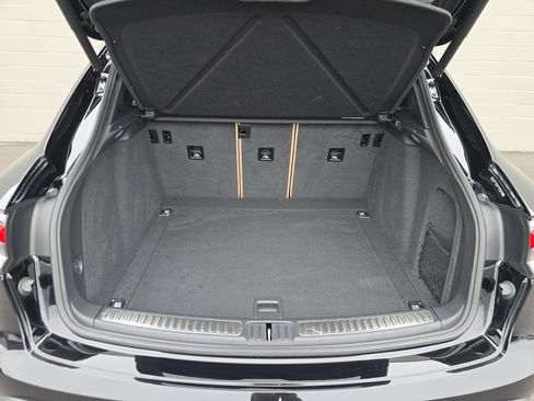 Certified 2025 Porsche Macan image 15