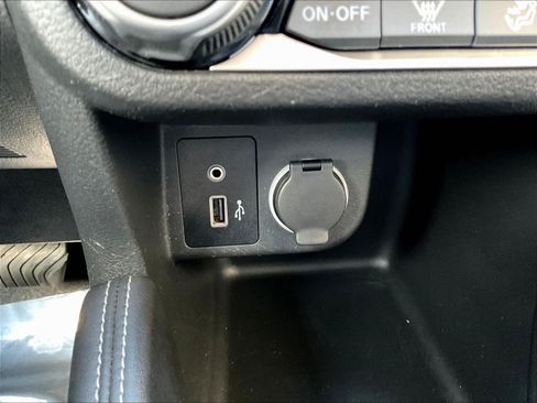 Used 2020 Nissan Kicks SV FWD image 16
