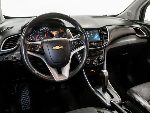 Used 2017 Chevrolet Trax LT w/ LT Convenience Package FWD image 7