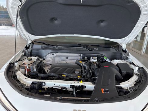 Used 2025 Buick Envista Sport Touring image 32