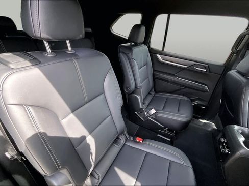Used 2026 GMC Acadia Elevation w/ Elevation Premium Package FWD image 19