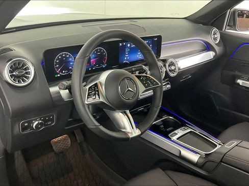 Used 2026 Mercedes-Benz GLB 250 4MATIC image 11