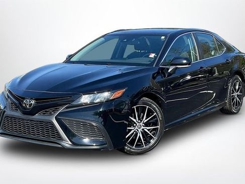 Used 2023 Toyota Camry SE image 2