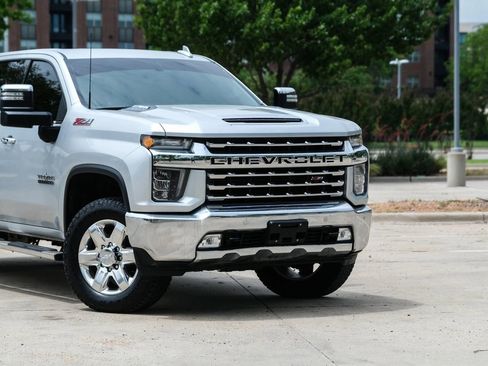 Used 2020 Chevrolet Silverado 2500 LTZ w/ LTZ Texas Edition AWD/4WD image 3