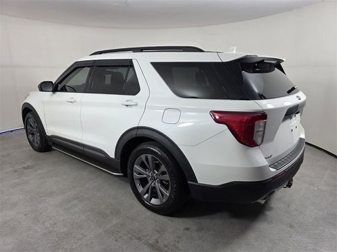 Used 2021 Ford Explorer XLT w/ Equipment Group 202A image 6